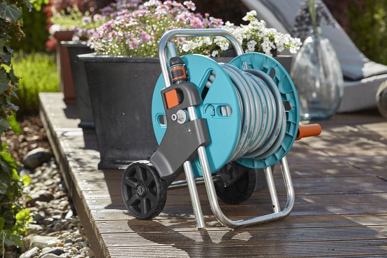 Clever Roll stainless steel flexible garden edging roll for borders and flowerbeds